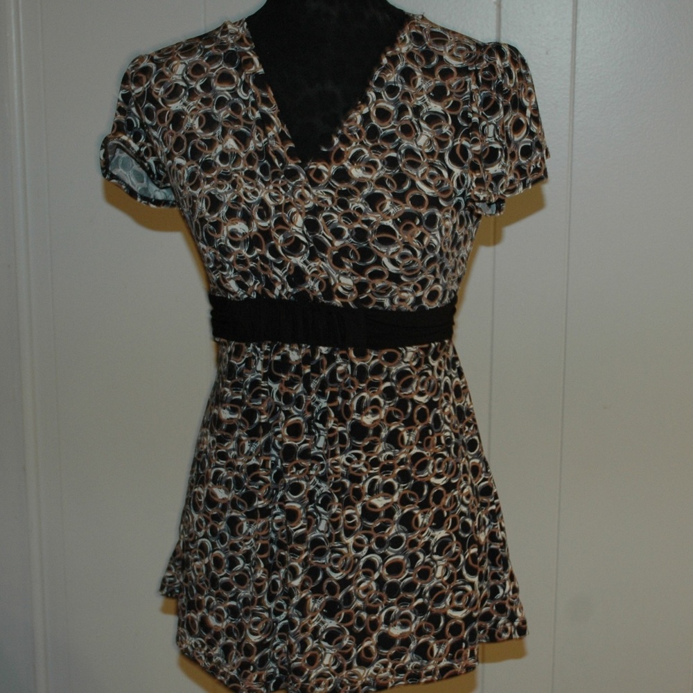 Motherhood NWOT Black Bronze design Short Sleeve